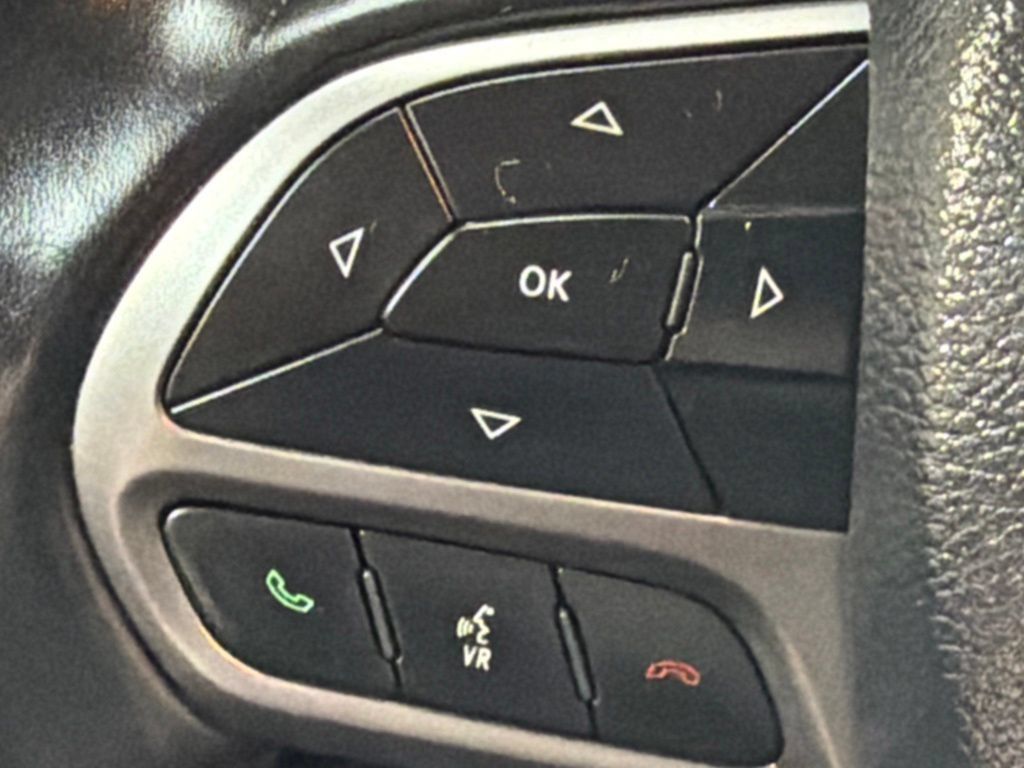Used 2019 Jeep Cherokee Latitude Plus w/ Cold Weather Group AWD/4WD image 21