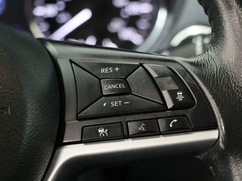 Used 2018 Nissan Rogue SV w/ Premium Package image 23