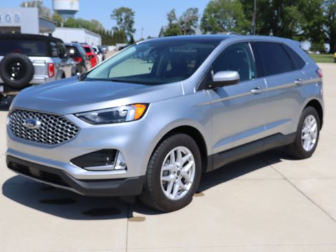 Used 2023 Ford Edge SEL w/ Convenience Package AWD/4WD image 2