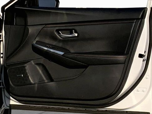 Used 2025 Nissan Sentra SR w/ SR Premium Package FWD image 23