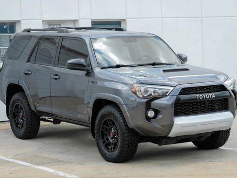 Used 2018 Toyota 4Runner TRD Off-Road Premium AWD/4WD image 7