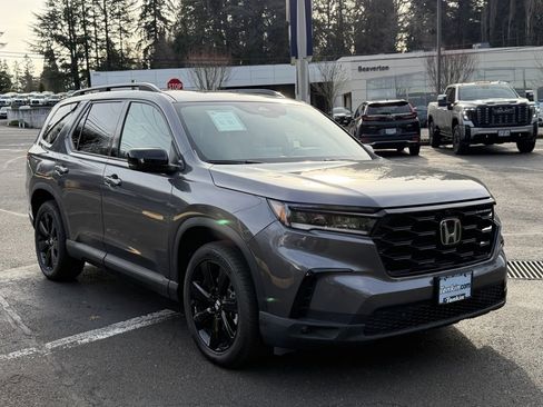 Used 2025 Honda Pilot Black Edition image 2