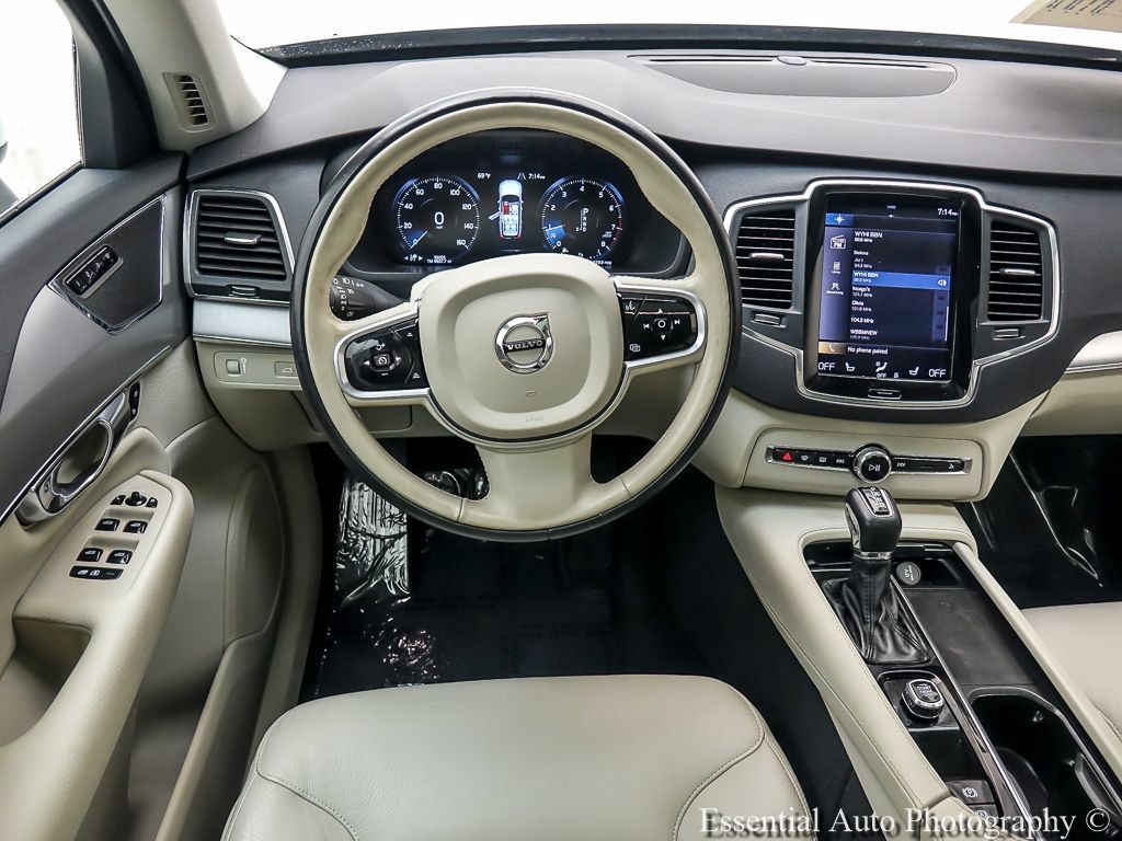 Used 2022 Volvo XC90 T5 Momentum AWD/4WD image 14
