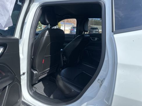 Used 2025 Jeep Compass Trailhawk AWD/4WD image 24