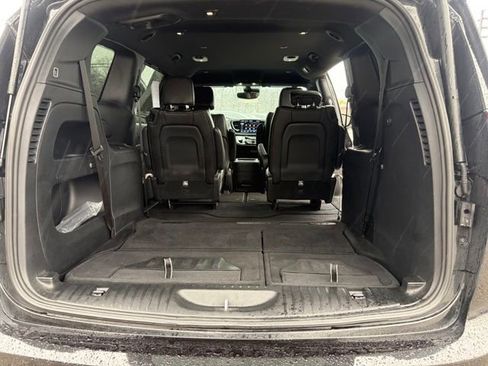 Used 2023 Chrysler Pacifica Touring-L w/ S Appearance Package image 14