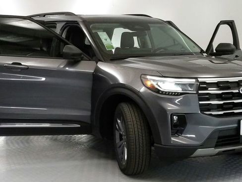 New 2025 Ford Explorer Active w/ Active Comfort Package image 9
