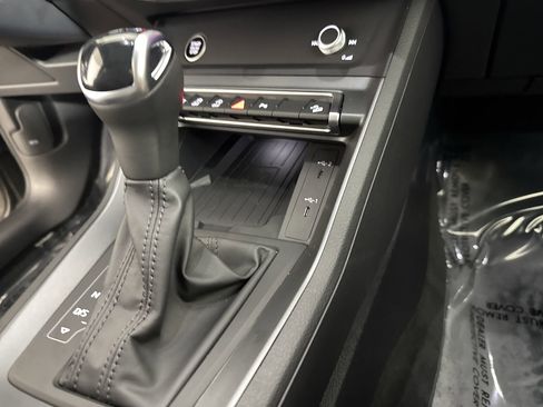 Used 2025 Audi Q3 2.0T Premium image 16