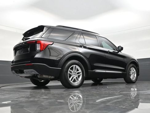 Used 2025 Ford Explorer Active w/ Active Comfort Package RWD image 25