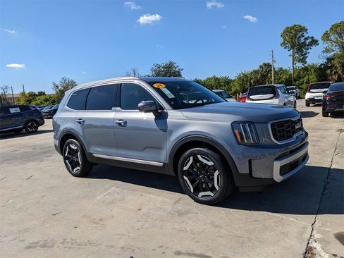 Used 2024 Kia Telluride S w/ S Sunroof Package image 3