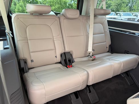 Certified 2023 Lincoln Navigator L Reserve AWD/4WD image 19