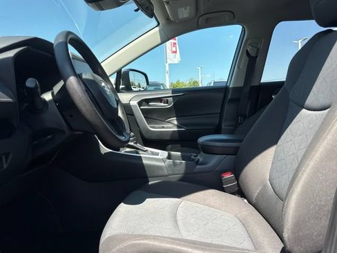 Used 2025 Toyota RAV4 XLE FWD image 13