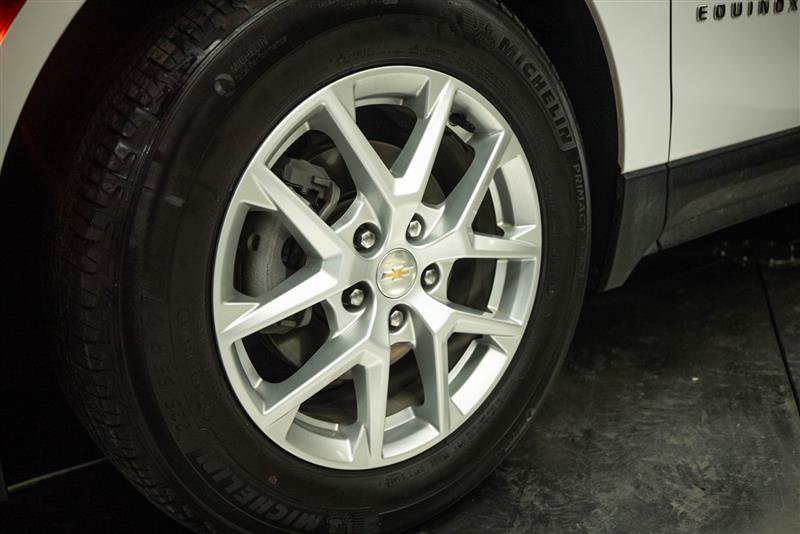 Used 2023 Chevrolet Equinox LS FWD image 3