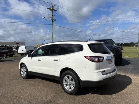 Used 2014 Chevrolet Traverse LT image 3