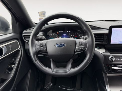 Used 2020 Ford Explorer XLT w/ Equipment Group 202A AWD/4WD image 13