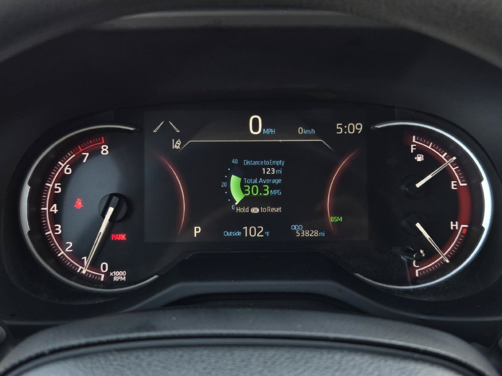 Used 2025 Toyota RAV4 XLE FWD image 27