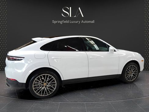 Used 2023 Porsche Cayenne Platinum Edition w/ Towing Package w/o Tow Ball image 3