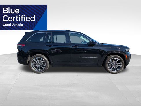 Used 2022 Jeep Grand Cherokee Overland w/ Luxury Tech Group IV AWD/4WD image 3