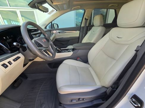 Used 2022 Cadillac XT5 Premium Luxury w/ Technology Package FWD image 10