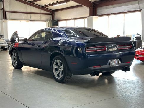Used 2016 Dodge Challenger SXT image 4