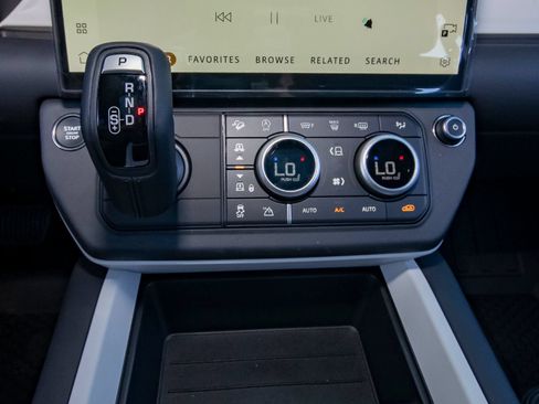 New 2026 Land Rover Defender 110 X-Dynamic SE AWD/4WD image 23