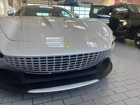 Used 2022 Ferrari Roma RWD image 5