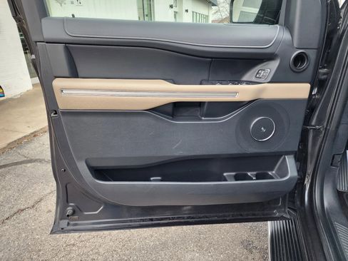 Used 2023 Ford Expedition Max Limited image 10