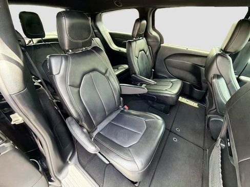 Used 2025 Chrysler Pacifica Select FWD image 29