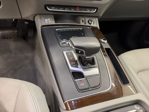 Used 2019 Audi Q5 Prestige w/ Prestige Package AWD/4WD image 16