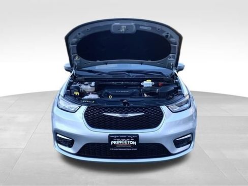 Used 2023 Chrysler Pacifica Pinnacle image 9