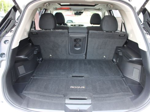 Used 2019 Nissan Rogue SV w/ Sun & Sound Touring Package AWD/4WD image 5