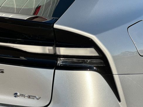 New 2026 Toyota Prius Plug-In Hybrid FWD image 32
