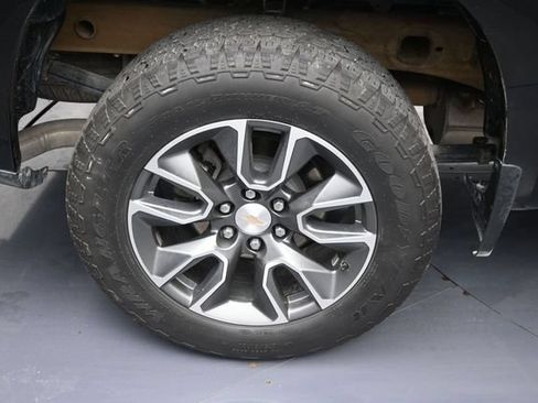 Used 2023 Chevrolet Silverado 1500 LT AWD/4WD image 19