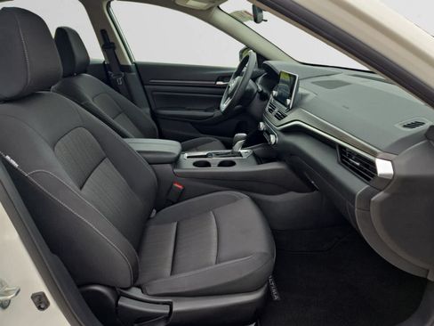 Used 2025 Nissan Altima 2.5 SV FWD image 15