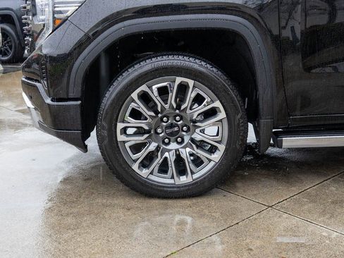 Used 2025 GMC Sierra 1500 Denali Ultimate AWD/4WD image 32