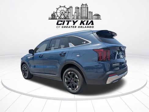 Used 2025 Kia Sorento S w/ Panoramic Sunroof Package FWD image 3