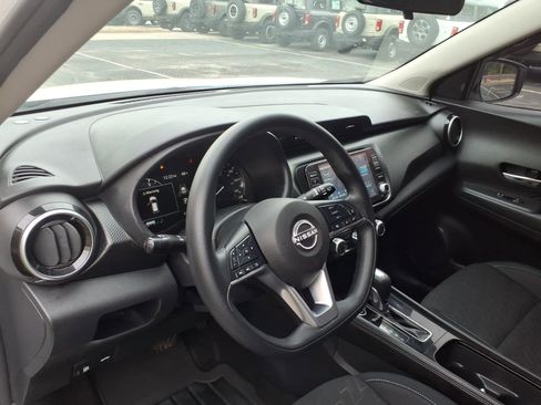 Used 2023 Nissan Kicks SV FWD image 19