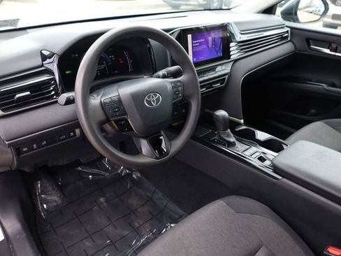 Used 2025 Toyota Camry LE image 10