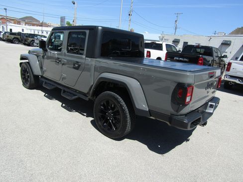 Used 2022 Jeep Gladiator Sport AWD/4WD image 5