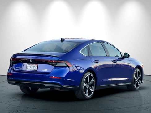 Used 2025 Honda Accord Sport image 4