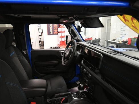 Used 2024 Jeep Wrangler Unlimited Rubicon 4xe AWD/4WD image 28