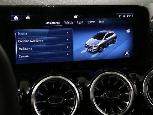 Certified 2025 Mercedes-Benz GLA 250 4MATIC image 17