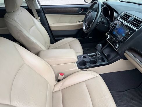 Used 2018 Subaru Outback 3.6R Limited AWD/4WD image 16