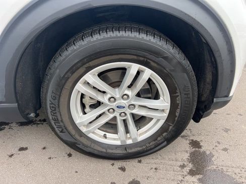 Used 2023 Ford Explorer XLT w/ Equipment Group 202A image 9