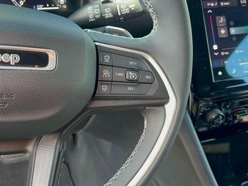 Used 2023 Jeep Grand Cherokee Altitude AWD/4WD image 19