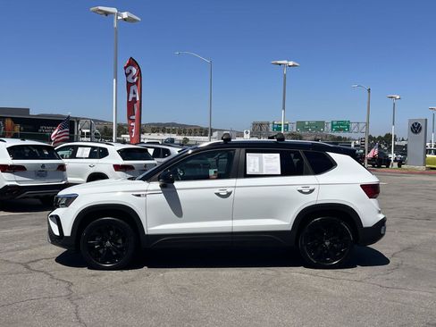 Certified 2023 Volkswagen Taos SE w/ Panoramic Sunroof Package FWD image 2