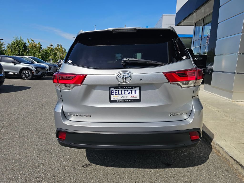 Used 2019 Toyota Highlander XLE AWD/4WD image 6