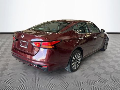 Used 2024 Nissan Altima 2.5 SV FWD image 7