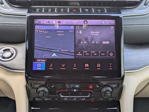 Used 2025 Jeep Grand Cherokee L Limited w/ Black Appearance Package image 18