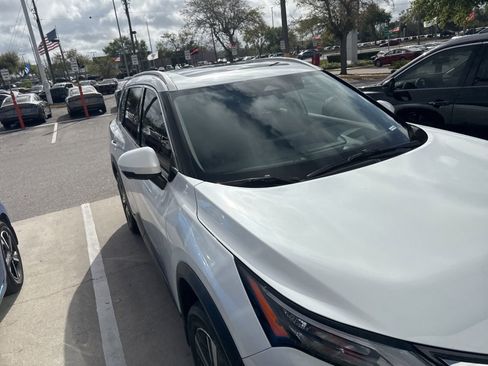 Used 2025 Nissan Rogue SL w/ SL Premium Package image 5