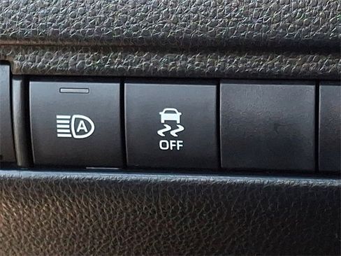 Certified 2024 Toyota Venza Limited image 28